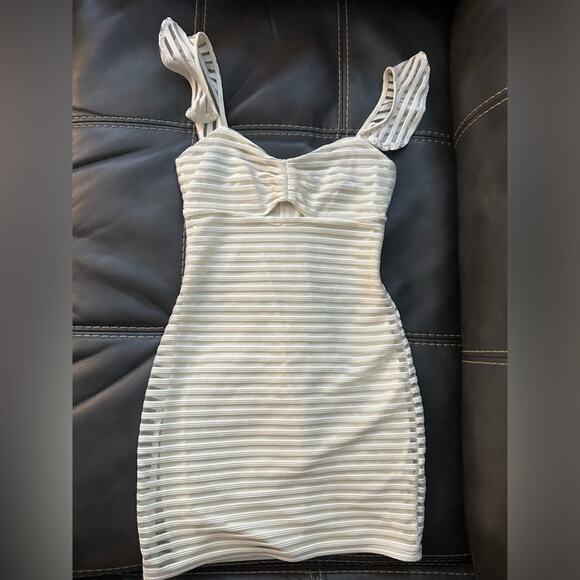 Like New- City Studio Ruffle Sleeve Mini Dress - Picture 1 of 3